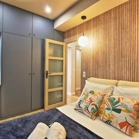 060 - Le Littre - 1 Chambre, Central, Proche Maison Carree, Clim, 4personnes *