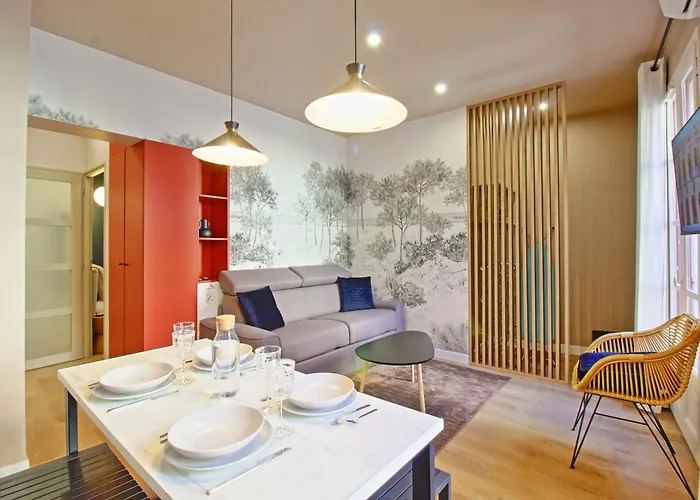 060 - Le Littre - 1 Chambre, Central, Proche Maison Carree, Clim, 4personnes *