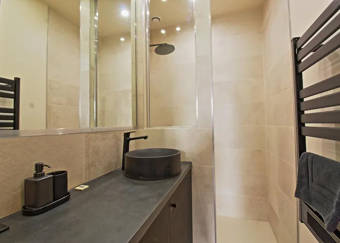 060 - Le Littre - 1 Chambre, Central, Proche Maison Carree, Clim, 4personnes * Νιμ