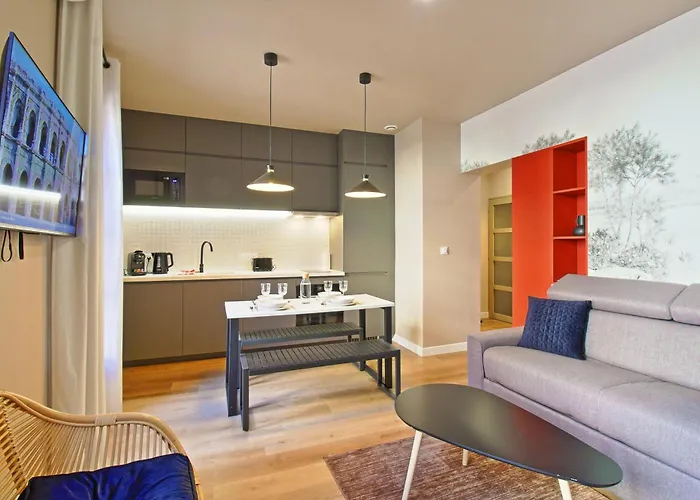 060 - Le Littre - 1 Chambre, Central, Proche Maison Carree, Clim, 4personnes